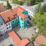 Julianin Dvor 3* Vrutky