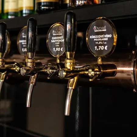 Julianin Dvor מלון דירות *