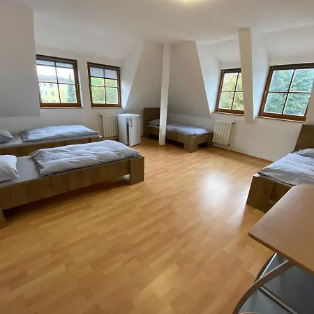 Julianin Dvor מלון דירות