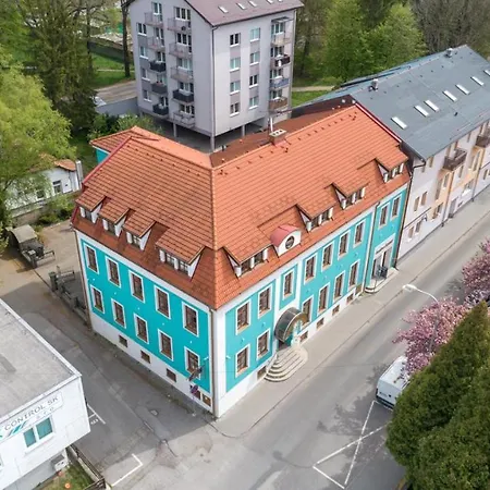 מלון דירות Julianin Dvor *