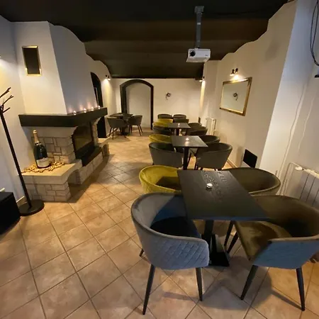 Julianin Dvor מלון דירות Vrútky