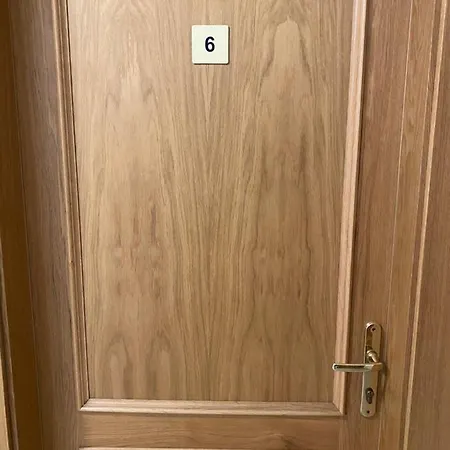 Julianin Dvor מלון דירות Vrútky